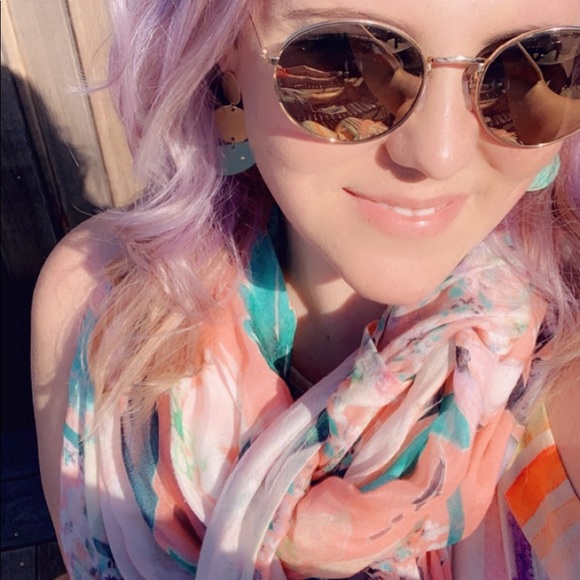 Meet your Posher, Jes - Picture 2 of 3